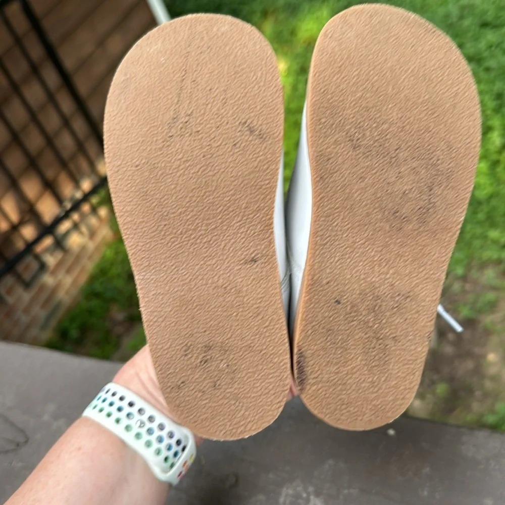 Designer’s Touch Classic White Kids Shoes Size 10